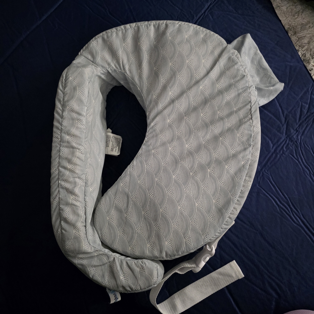 *Like New Condition* My Brest Friend Nursing Pillow, Blue & White Design